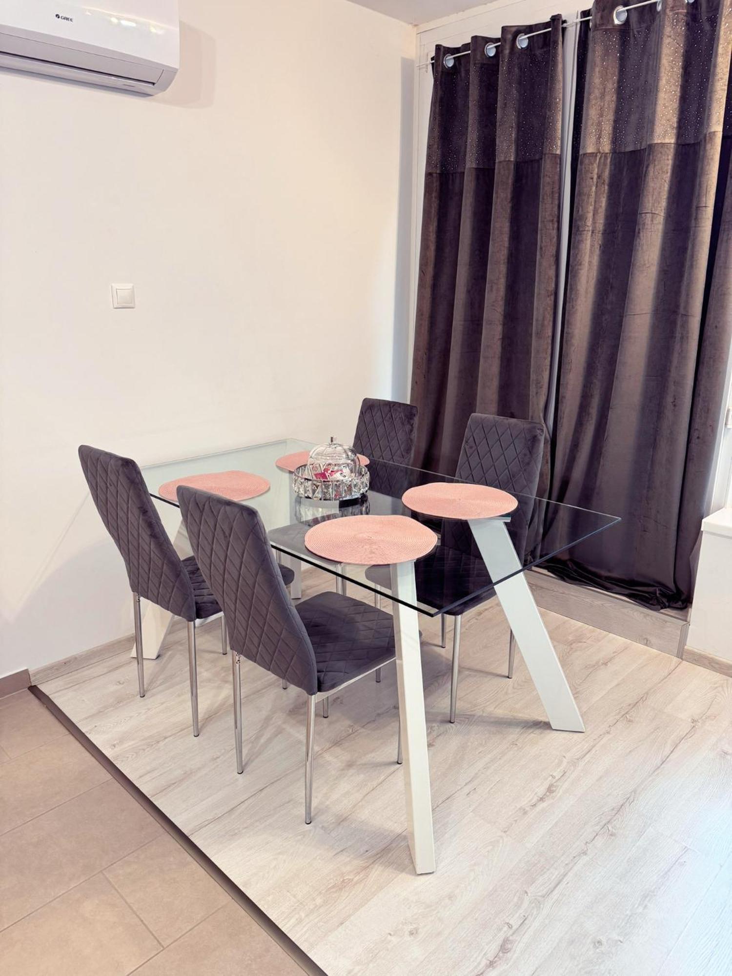 Exclusive Family Apartman Apartamento Pécs Exterior foto